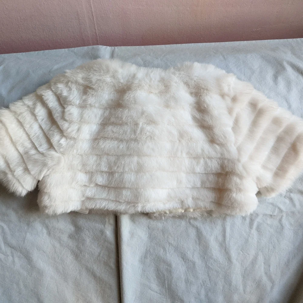 Like new H&M feux fur girl bolero jacket size 4